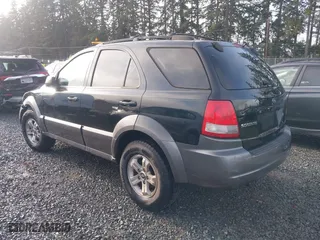 2004 Kia Sorento LX with VIN KNDJD733045243758, listed as a IAAI auction lot 41033516 with 183,831 mi miles. Bid and sale history available at carsss.com. Image 3.