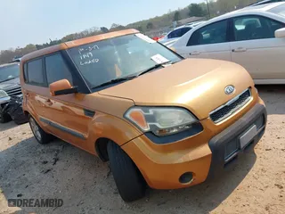 2011 Kia Soul ! with VIN KNDJT2A23B7270423, listed as a IAAI auction lot 41821149 with 211,592 mi miles. Bid and sale history available at carsss.com. Image 1.