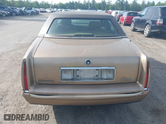 1998 Cadillac DeVille z VIN 1G6KD54Y3WU730001, wystawiony jako IAAI lot #42369702 z przebiegiem 88 540 mil mil oraz . Historia ofert i sprzedaży dostępna na DreamBid. Obrazek 6.