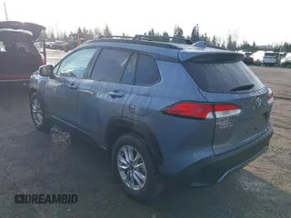 2024 Toyota Corolla Cross LE z VIN 7MUBAABG1RV100050, wystawiony jako IAAI lot #41826083 z przebiegiem 1 206 mil mil oraz . Historia ofert i sprzedaży dostępna na DreamBid. Obrazek 3.