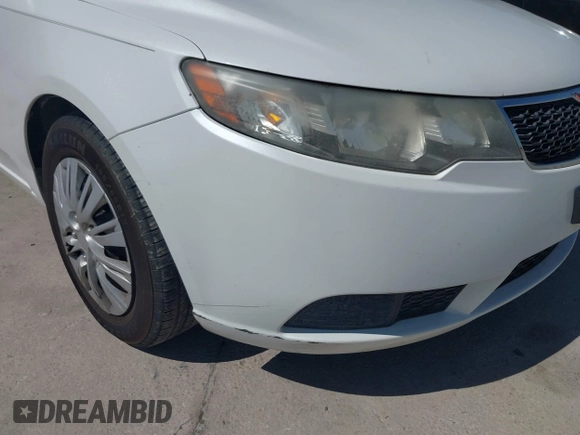 2011 Kia Forte EX with VIN KNAFU4A29B5888868, listed as a IAAI auction lot 41972446 with 185,821 mi miles. Bid and sale history available at carsss.com. Image 6.