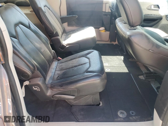 2022 Chrysler Pacifica Touring L z VIN 2C4RC1BG0NR168300, wystawiony jako Copart lot #57766004 z przebiegiem Nie podano mil oraz Nie do naprawy • Non repairable. Historia ofert i sprzedaży dostępna na DreamBid. Obrazek 10.