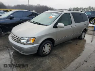 2002 Toyota Sienna LE with VIN 4T3ZF13C82U492678, listed as a Copart auction lot 84123944 with 138,763 mi miles and Clean Title. Bid and sale history available at carsss.com. Image 1.