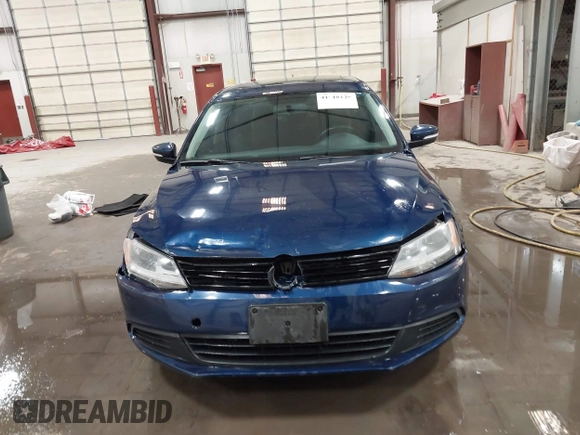 2011 Volkswagen Jetta SE z VIN 3VWDZ7AJ6BM105985, wystawiony jako IAAI lot #41818129 z przebiegiem 126 051 mil mil oraz . Historia ofert i sprzedaży dostępna na DreamBid. Obrazek 12.