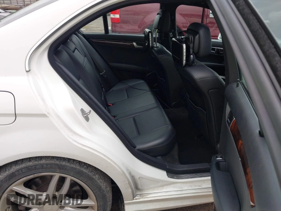2013 Mercedes-Benz C 300 Sport с VIN WDDGF8AB3DA820171, выставлен на аукционе IAAI как лот 42329459 с пробегом 157 627 миль миль и . История ставок и продаж доступна на DreamBid. Изображение 8.