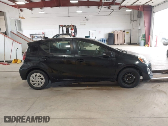 2016 Toyota Prius One z VIN JTDKDTB30G1121217, wystawiony jako IAAI lot #41977530 z przebiegiem 110 034 mil mil oraz . Historia ofert i sprzedaży dostępna na DreamBid. Obrazek 13.