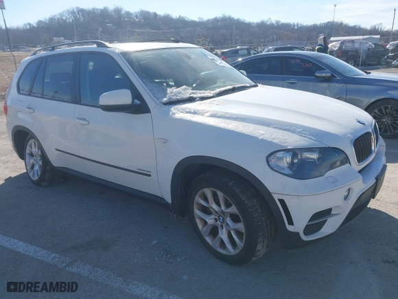 2011 BMW X5 35i with VIN 5UXZV4C57BL406526, listed as a IAAI auction lot 41580453 with 0 mi miles. Bid and sale history available at carsss.com. Image 1.
