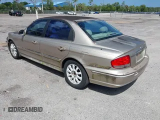2005 Hyundai Sonata GLS with VIN KMHWF35H65A176380, listed as a IAAI auction lot 41940947 with 84,706 mi miles. Bid and sale history available at carsss.com. Image 3.