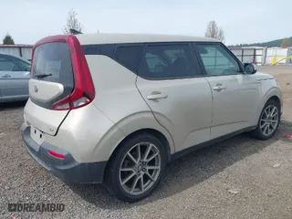 2020 Kia Soul EX with VIN KNDJ33AU1L7014239, listed as a IAAI auction lot 42014939 with 86,933 mi miles. Bid and sale history available at carsss.com. Image 4.