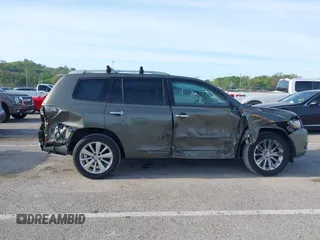 2009 Toyota Highlander Hybrid Limited with VIN JTEEW44A792032987, listed as a IAAI auction lot 42060184 with 258,761 mi miles. Bid and sale history available at carsss.com. Image 13.