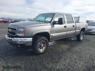 2006 Chevrolet Silverado 2500HD LT2 with VIN 1GCHK23U96F159922, listed as a IAAI auction lot 41253098 with 185,074 mi miles. Bid and sale history available at carsss.com. Image 19.
