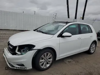 2020 Volkswagen Golf TSI z VIN 3VWG57AU1LM009105, wystawiony jako Copart lot #53172025 z przebiegiem 46 782 mil mil oraz Szkoda całkowita • Salvage title. Historia ofert i sprzedaży dostępna na DreamBid. Obrazek 1.