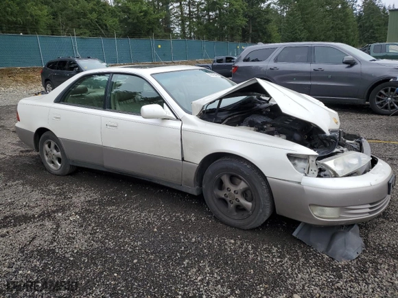 1998 Lexus ES 300 Luxury Sport Sdn with VIN JT8BF28GXW0107231, listed as a Copart auction lot 48043645 with 278,816 mi miles and Salvage Title. Bid and sale history available at carsss.com. Image 4.