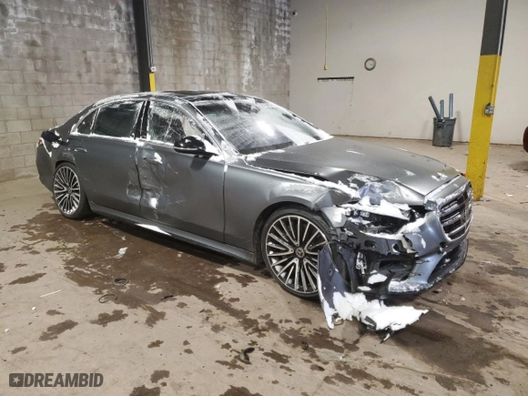 2022 Mercedes-Benz S-Class S 580 with VIN W1K6G7GBXNA125732, listed as a Copart auction lot 87169814 with 33,105 mi miles and Salvage Title. Bid and sale history available at carsss.com. Image 4.