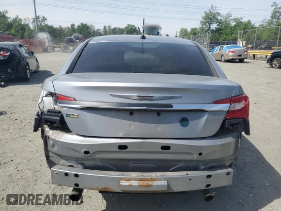 2014 Chrysler 200 Touring z VIN 1C3CCBBG5EN115279, wystawiony jako Copart lot #56313905 z przebiegiem 173 813 mil mil oraz Szkody całkowita. Historia ofert i sprzedaży dostępna na DreamBid. Obrazek 6.