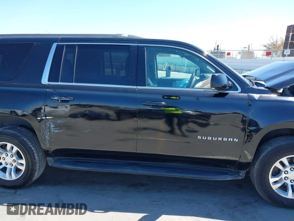 2018 Chevrolet Suburban LS z VIN 1GNSKGKC6JR150248, wystawiony jako IAAI lot #42219120 z przebiegiem 48 321 mil mil oraz . Historia ofert i sprzedaży dostępna na DreamBid. Obrazek 13.
