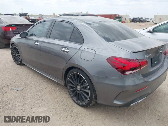 2020 Mercedes-Benz A 220 z VIN W1K3G4EBXLJ231762, wystawiony jako IAAI lot #42010712 z przebiegiem 44 325 mil mil oraz . Historia ofert i sprzedaży dostępna na DreamBid. Obrazek 3.