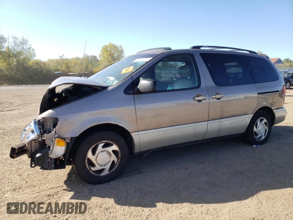 1998 Toyota Sienna LE with VIN 4T3ZF13C5WU049992, listed as a Copart auction lot 74492774 with 174,751 mi miles and Salvage Title. Bid and sale history available at carsss.com. Image 1.