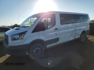 2018 Ford Transit Passenger XL z VIN 1FBZX2YGXJKA96195, wystawiony jako Copart lot #43571525 z przebiegiem 133 661 mil mil oraz Tytuł czysty. Historia ofert i sprzedaży dostępna na DreamBid. Obrazek 1.