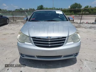 2008 Chrysler Sebring LX z VIN 1C3LC45K48N674192, wystawiony jako IAAI lot #42330236 z przebiegiem 79 506 mil mil oraz . Historia ofert i sprzedaży dostępna na DreamBid. Obrazek 12.