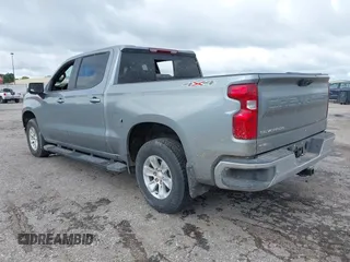 2025 Chevrolet Silverado 1500 LT z VIN 1GCUKDED0SZ216878, wystawiony jako IAAI lot #42435820 z przebiegiem 4 448 mil mil oraz . Historia ofert i sprzedaży dostępna na DreamBid. Obrazek 3.