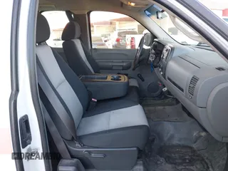 2007 Chevrolet Silverado 1500 LT w/1LT with VIN 1GCEC19077Z637107, listed as a IAAI auction lot 41851739 with 148,277 mi miles. Bid and sale history available at carsss.com. Image 5.