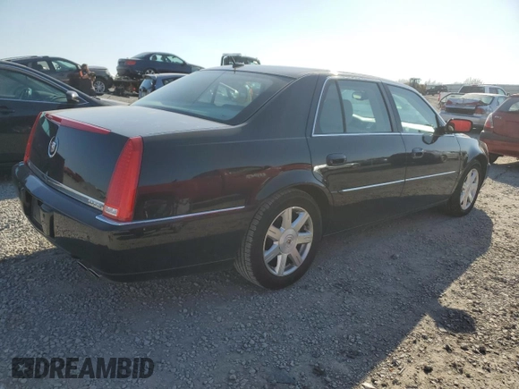 2008 Cadillac DTS 1SA z VIN 1G6KD57Y48U106139, wystawiony jako Copart lot #49046545 z przebiegiem 53 550 mil mil oraz Szkody całkowita. Historia ofert i sprzedaży dostępna na DreamBid. Obrazek 3.