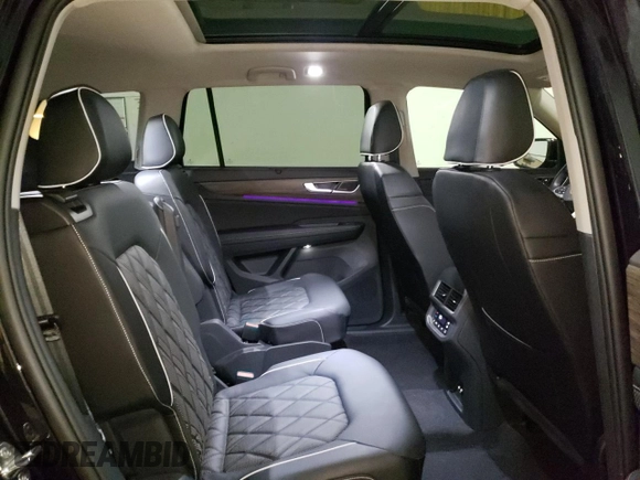 2024 Volkswagen Atlas SEL Premium R-Line with VIN 1V2FR2CA6RC506944, listed as a Copart auction lot 84018054 with 5,616 mi miles and Clean title. Bid and sale history available at DreamBid. Image 11.