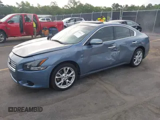 2012 Nissan Maxima SV z VIN 1N4AA5AP7CC805917, wystawiony jako IAAI lot #42070617 z przebiegiem 206 632 mil mil oraz . Historia ofert i sprzedaży dostępna na DreamBid. Obrazek 2.