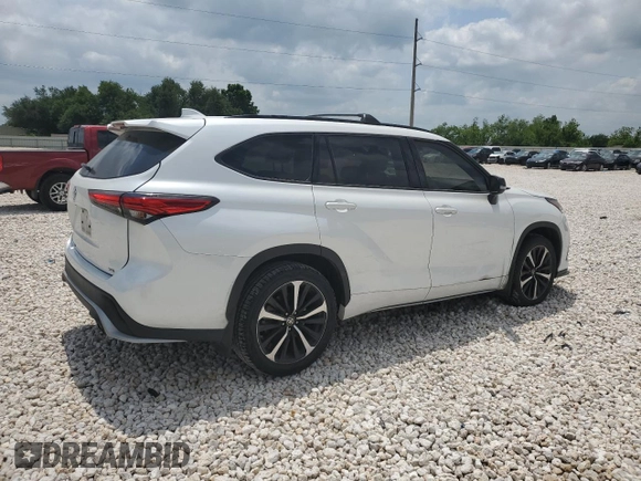 2022 Toyota Highlander XSE with VIN 5TDJZRAH7NS097169, listed as a Copart auction lot 54572455 with 86,007 mi miles and Salvage title. Bid and sale history available at DreamBid. Image 3.