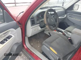 2008 Jeep Liberty Sport z VIN 1J8GP28KX8W235065, wystawiony jako IAAI lot #42254469 z przebiegiem 197 042 mil mil oraz . Historia ofert i sprzedaży dostępna na DreamBid. Obrazek 14.