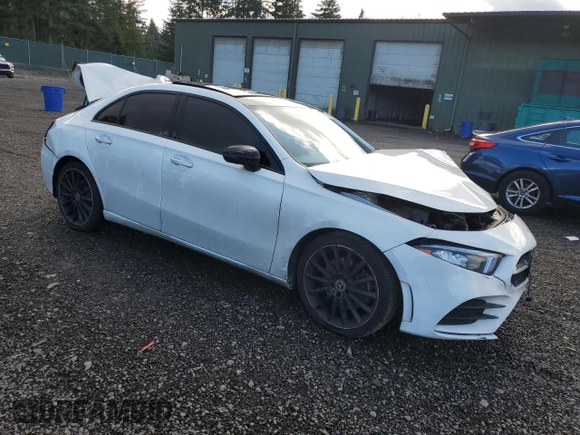 2019 Mercedes-Benz A 220 z VIN WDD3G4FB9KW021914, wystawiony jako Copart lot #49071225 z przebiegiem 61 233 mil mil oraz Szkoda całkowita • Salvage title. Historia ofert i sprzedaży dostępna na DreamBid. Obrazek 4.