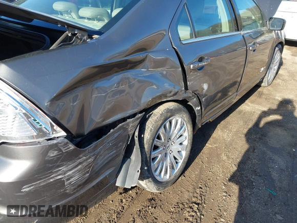 2010 Ford Fusion Hybrid z VIN 3FADP0L35AR423330, wystawiony jako IAAI lot #41972619 z przebiegiem 154 026 mil mil oraz . Historia ofert i sprzedaży dostępna na DreamBid. Obrazek 6.
