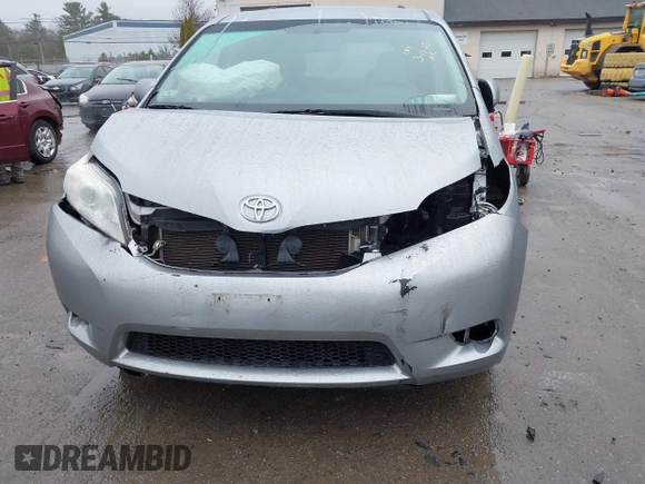 2012 Toyota Sienna LE with VIN 5TDJK3DCXCS040253, listed as a IAAI auction lot 41957623 with 164,780 mi miles. Bid and sale history available at carsss.com. Image 6.