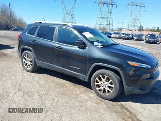 2015 Jeep Cherokee Latitude z VIN 1C4PJMCS2FW620113, wystawiony jako IAAI lot #41865228 z przebiegiem 186 983 mil mil oraz . Historia ofert i sprzedaży dostępna na DreamBid. Obrazek 1.