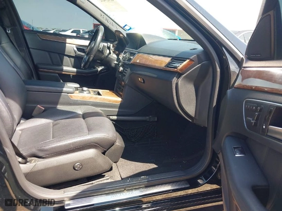 2013 Mercedes-Benz E-Class E 350 Luxury with VIN WDDHF5KB0DA752171, listed as a IAAI auction lot 41929432 with 126,051 mi miles. Bid and sale history available at carsss.com. Image 5.