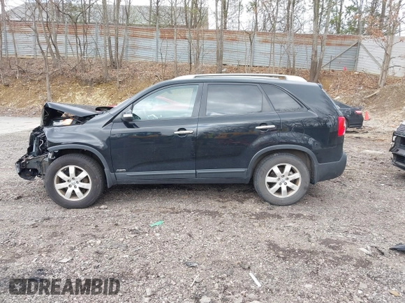 2013 Kia Sorento LX with VIN 5XYKTCA66DG417238, listed as a IAAI auction lot 41992513 with 166,134 mi miles. Bid and sale history available at carsss.com. Image 14.