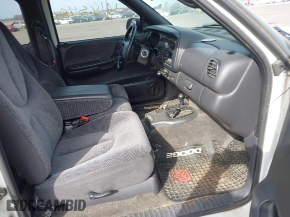 1998 Dodge Dakota SLT with VIN 1B7GG22X8WS677553, listed as a IAAI auction lot 41854961 with 167,917 mi miles and . Bid and sale history available at carsss.com. Image 5.