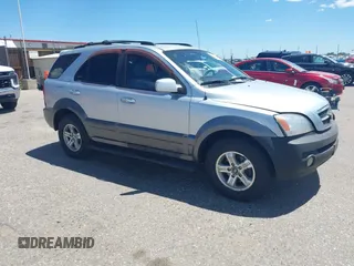 2004 Kia Sorento LX z VIN KNDJC733345270472, wystawiony jako IAAI lot #42282749 z przebiegiem 102 778 mil mil oraz . Historia ofert i sprzedaży dostępna na DreamBid. Obrazek 1.