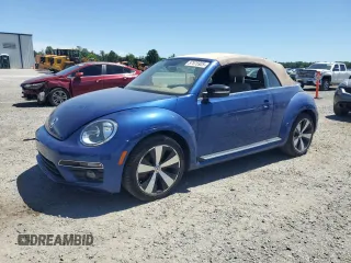 2013 Volkswagen Beetle z VIN 3VW7S7AT8DM826556, wystawiony jako Copart lot #57576925 z przebiegiem 62 951 mil mil oraz Tytuł czysty. Historia ofert i sprzedaży dostępna na DreamBid. Obrazek 1.