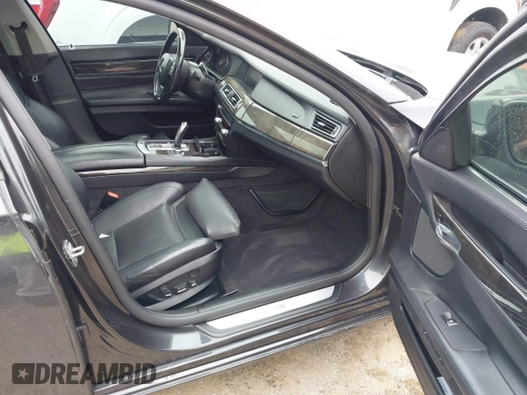 2012 BMW 7 Series 750Li z VIN WBAKB8C53CC962981, wystawiony jako IAAI lot #42167849 z przebiegiem 123 978 mil mil oraz . Historia ofert i sprzedaży dostępna na DreamBid. Obrazek 5.