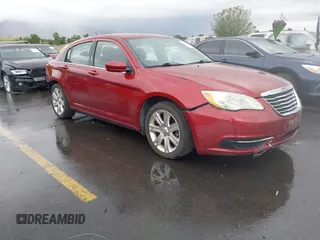 2012 Chrysler 200 Touring z VIN 1C3CCBBG3CN224921, wystawiony jako IAAI lot #42257261 z przebiegiem 72 773 mil mil oraz . Historia ofert i sprzedaży dostępna na DreamBid. Obrazek 1.