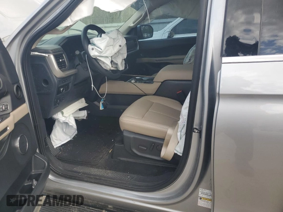 2024 Ford Expedition Max XLT with VIN 1FMJK1H82REA04559, listed as a Copart auction lot 49275045 with 25,641 mi miles and Salvage Title. Bid and sale history available at DreamBid. Image 7.