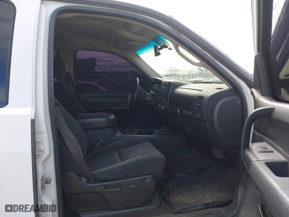 2008 GMC Sierra 2500HD SLE1 with VIN 1GTHK23608F184809, listed as a IAAI auction lot 41089039 with 272,436 mi miles. Bid and sale history available at carsss.com. Image 5.