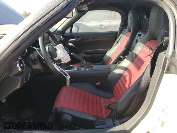 2019 FIAT 124 Spider Urbana Edition z VIN JC1NFAEK6K0142941, wystawiony jako Copart lot #75939004 z przebiegiem 28 402 mil mil oraz Szkoda całkowita • Salvage title. Historia ofert i sprzedaży dostępna na DreamBid. Obrazek 7.