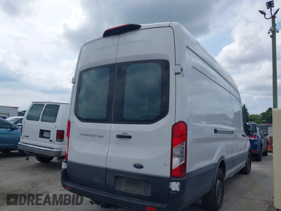 2021 Ford Transit Cargo z VIN 1FTBR3X80MKA03860, wystawiony jako IAAI lot #42102090 z przebiegiem 41 490 mil mil oraz . Historia ofert i sprzedaży dostępna na DreamBid. Obrazek 4.