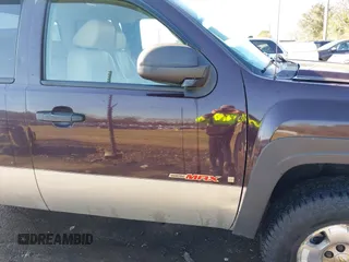 2008 Chevrolet Silverado 1500 with VIN 2GCFK19Y081135708, listed as a IAAI auction lot 41305057 with 206,468 mi miles and . Bid and sale history available at DreamBid. Image 6.