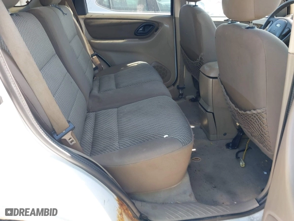 2004 Ford Escape XLT with VIN 1FMYU93164KA96674, listed as a IAAI auction lot 41780474 with 182,525 mi miles. Bid and sale history available at carsss.com. Image 8.