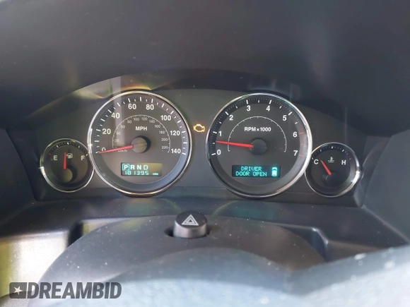 2006 Jeep Commander z VIN 1J8HH48N76C254243, wystawiony jako IAAI lot #41658281 z przebiegiem 181 395 mil mil oraz . Historia ofert i sprzedaży dostępna na DreamBid. Obrazek 7.