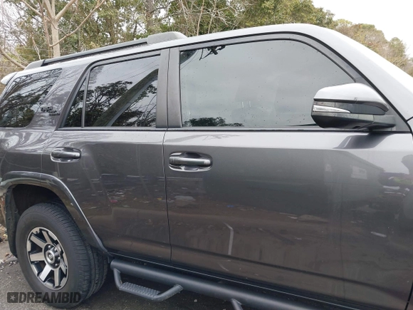 2019 Toyota 4Runner SR5 with VIN JTEBU5JR1K5649556, listed as a IAAI auction lot 41421005 with 131,814 mi miles. Bid and sale history available at carsss.com. Image 13.